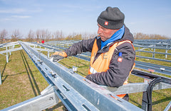 Plaatsen zonnepanelen.