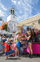 Braderie en kerk van de Koog.