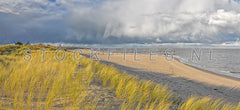 Dreigende wolken boven de Waddenzee.