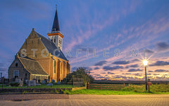 Kerk van Den Hoorn tijdens zonsondergang.