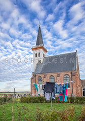 Kerk van Den Hoorn met wasgoed.