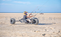 Kitebuggy op het strand.