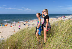 Uitkijken over het strand.