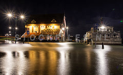 Extreem hoogwater in de haven van Oudeschild.