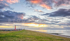 Vuurtoren van Den Helder en de Noordzee.