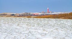 Sneeuw rondom de Texelse vuurtoren.